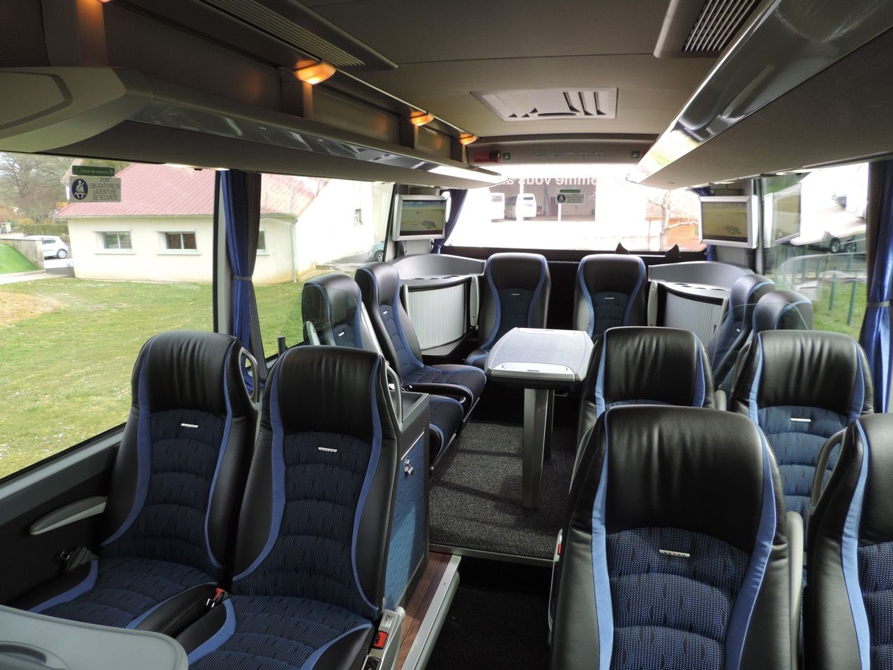 bus tourisme mercedes voyages bernard